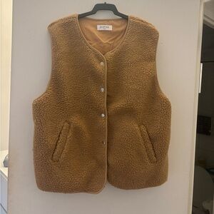 *PARKE* Women's Tan Sherpa Vest Size L/XL NWOT
